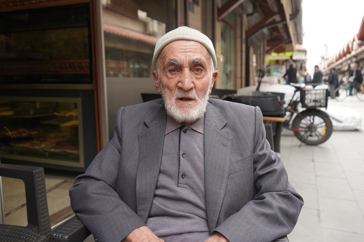 65 yıllık usta mesleğini çocuklarıyla birlikte sürdürüyor