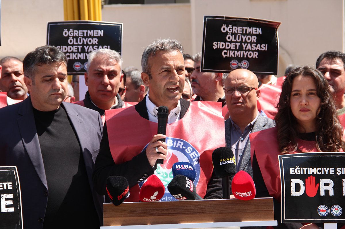Batman'da eğitimcilerden güvenlik sorunlarına karşı iş bırakma eylemi