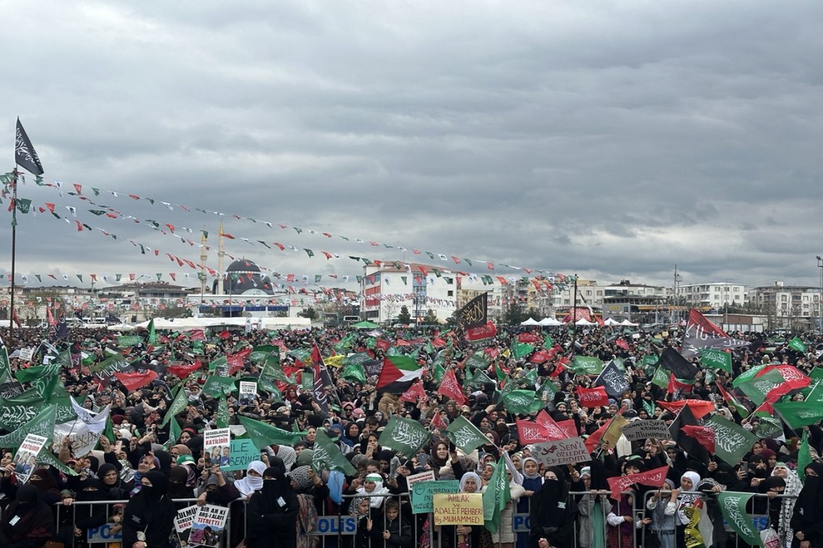 Mevlid-i Nebi etkinliğinde gençlerden anlamlı çağrı: Vahdet olmadan kurtuluş yok