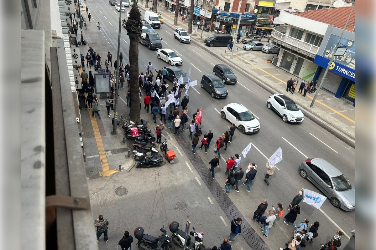 İzmir’de öğretmenlerden şiddete karşı grev