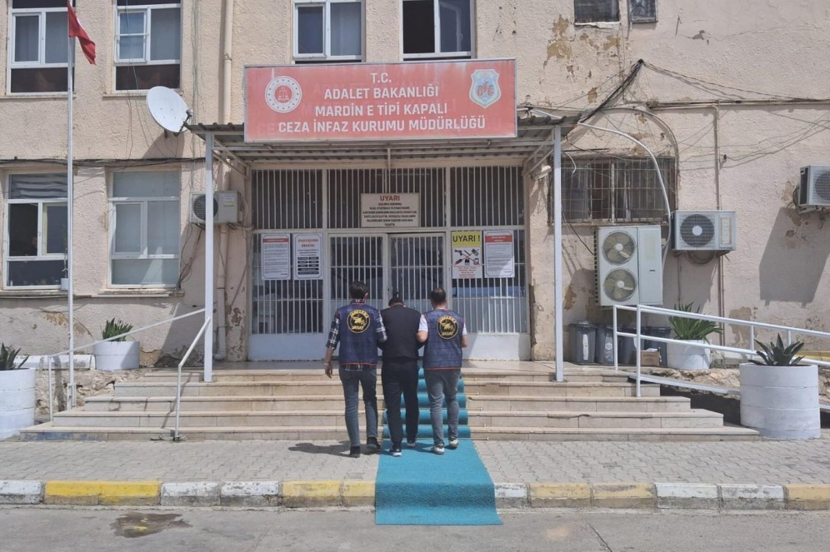 Mardin’de kesinleşmiş hapis cezaları bulunan 2 firari yakalandı