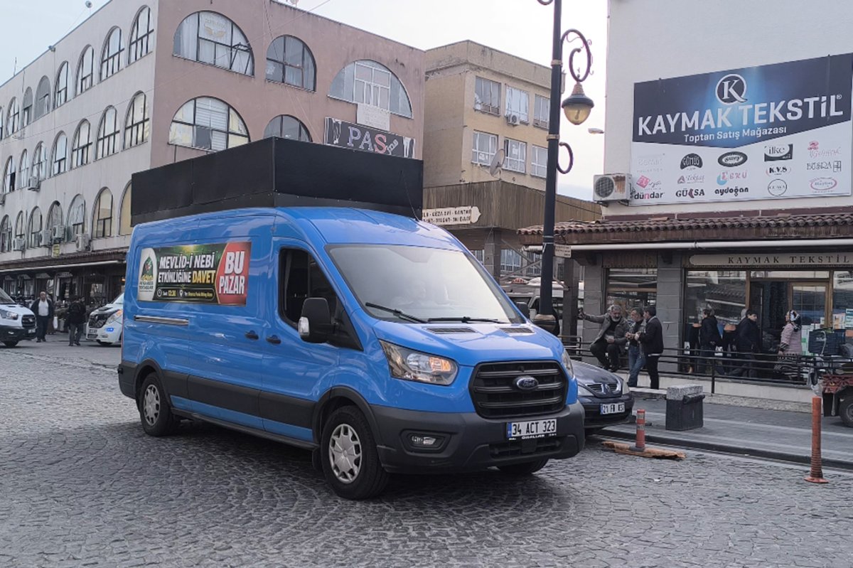Mevlid-İ Nebi etkinliği için davet anonsları yapan araçlar Diyarbakır sokaklarında