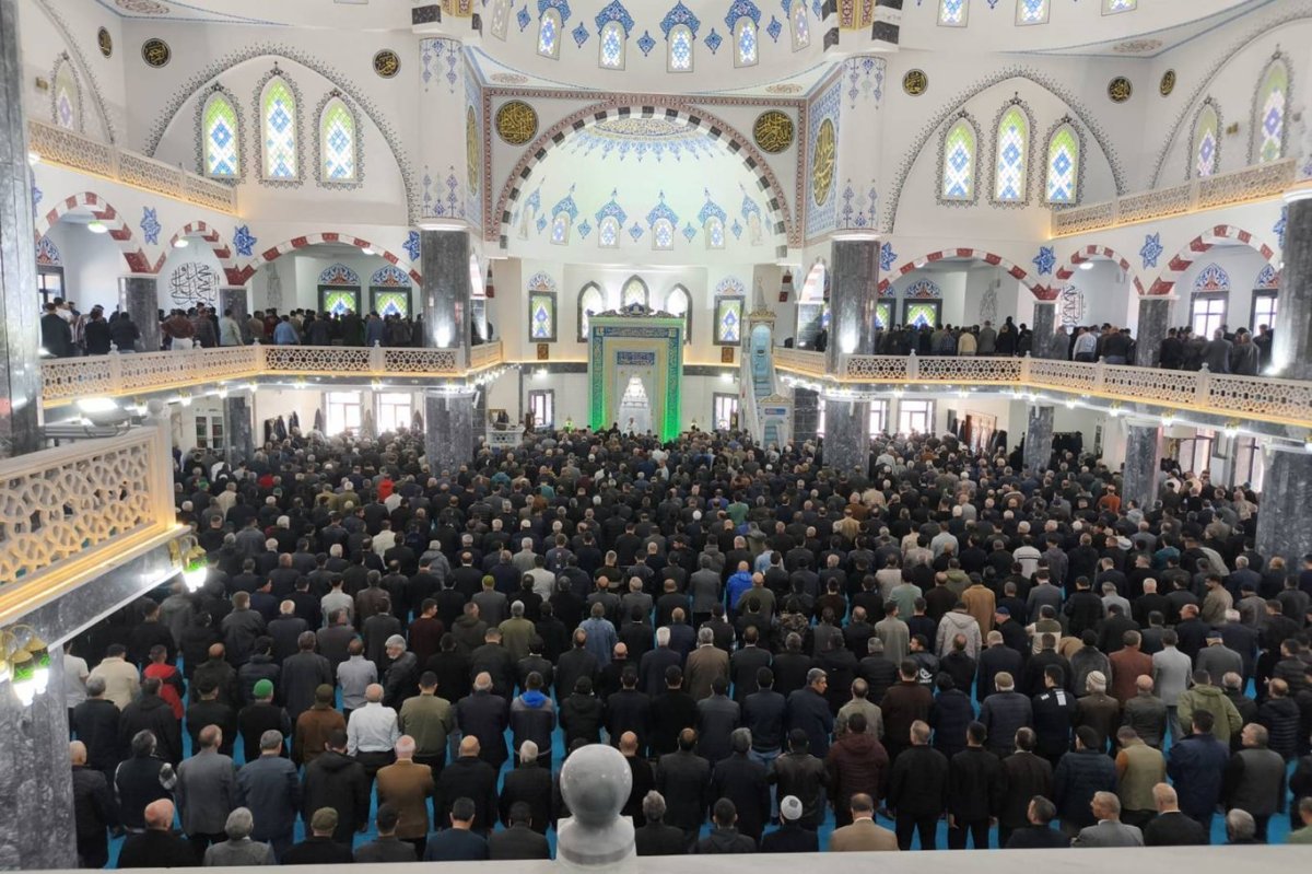 Okul saldırılarında ölenler için Ağrı'da gıyabi cenaze namazı kılındı