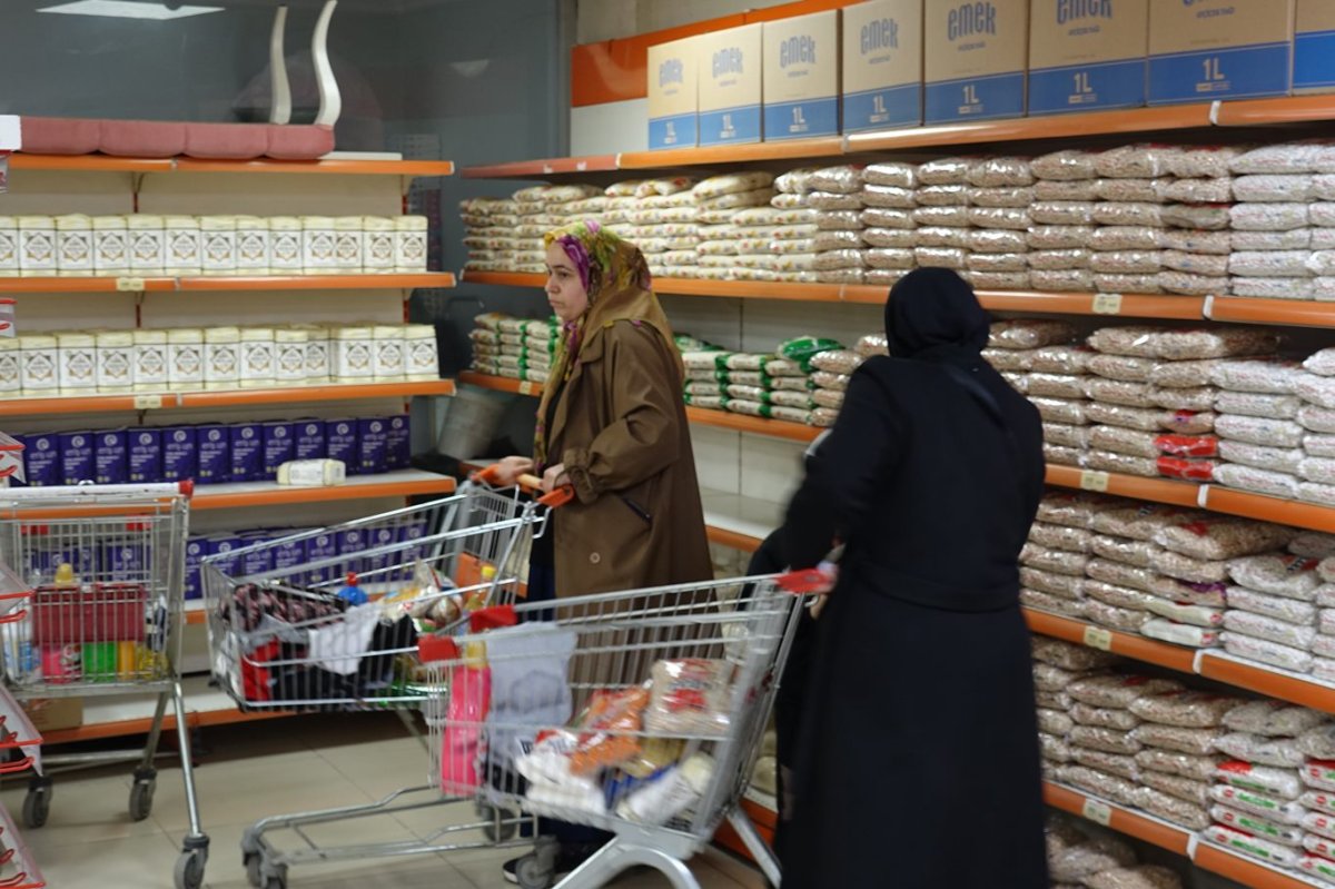 Bursa'da Umut Kervanı sosyal marketi yüzlerce aileye umut oldu