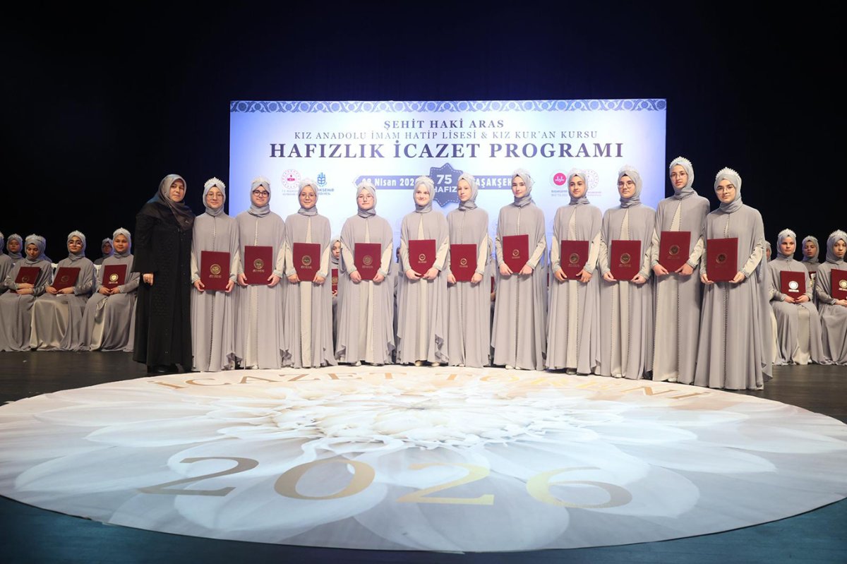 Hafızlıklarını tamamlayan 75 genç kız icazetlerini aldı