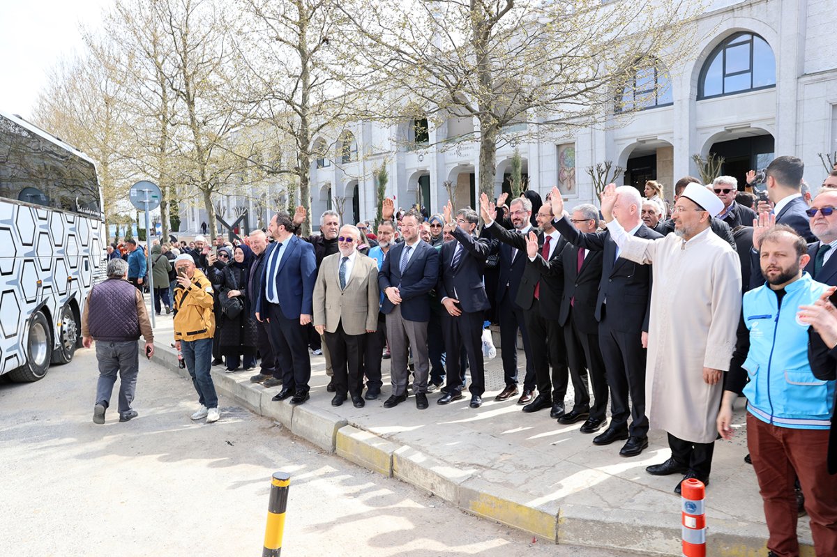 İstanbul’dan ilk hac kafilesi dualarla uğurlandı