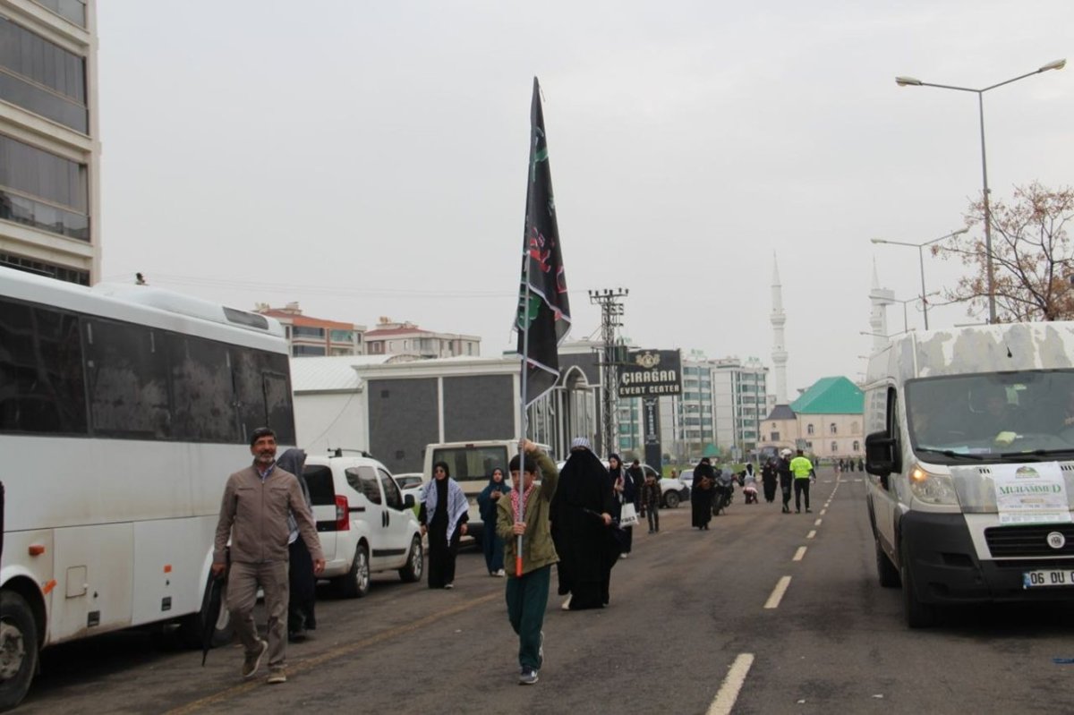 Mevlid-i Nebi mitingi Diyarbakır'da yoğun bir katılımla başladı