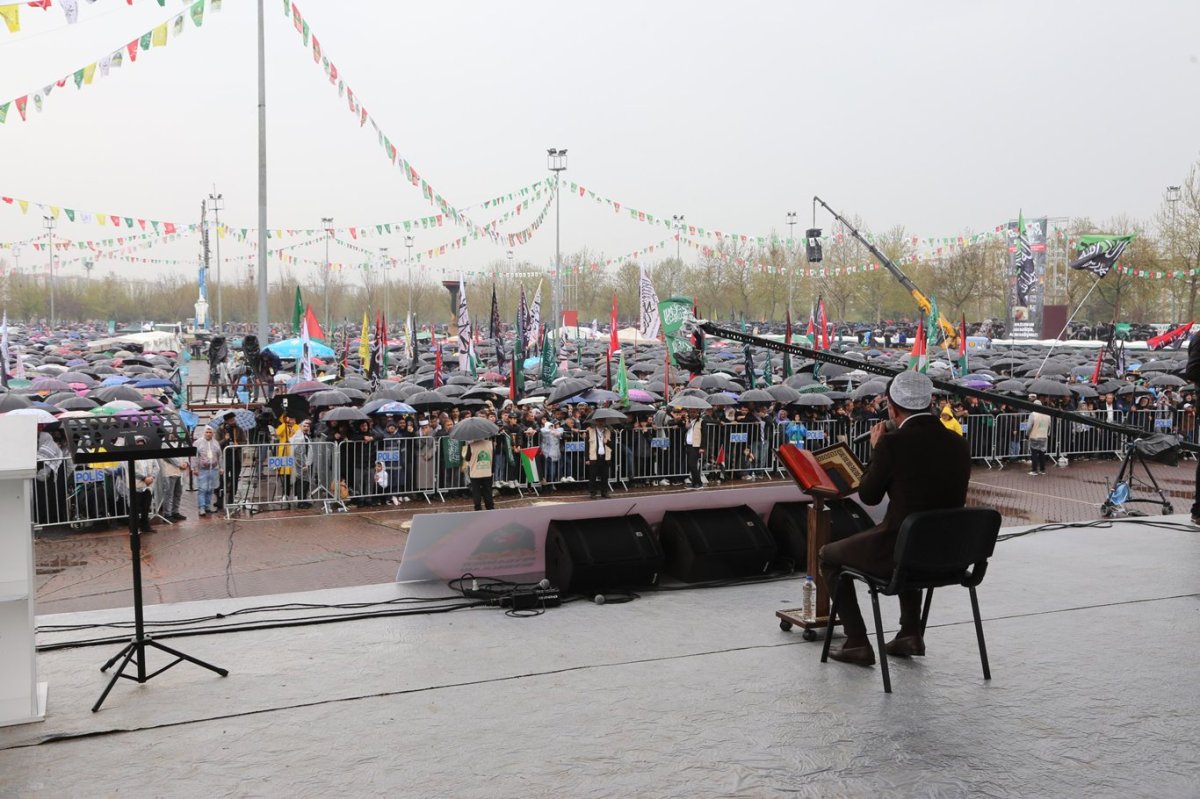 Mevlid-i Nebi mitingi Diyarbakır'da yoğun bir katılımla başladı