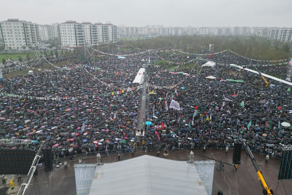 "Vahdet ve Kurtuluş Önderi Hazreti Muhammed" temalı Mevlid-i Nebi mitingi, önemli mesajlarla son buldu