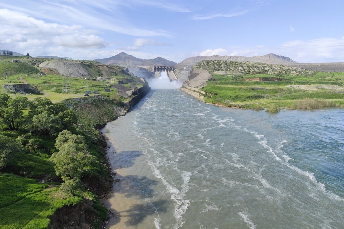Ilısu Barajı'nda su seviyesinin yükselmesi nedeniyle kontrollü tahliye başladı