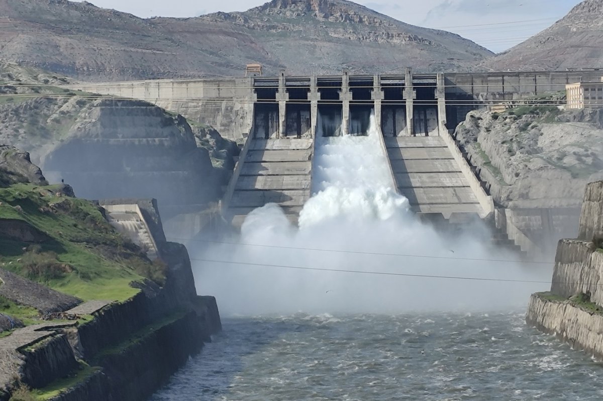 Ilısu Barajı'nda su seviyesinin yükselmesi nedeniyle kontrollü tahliye başladı