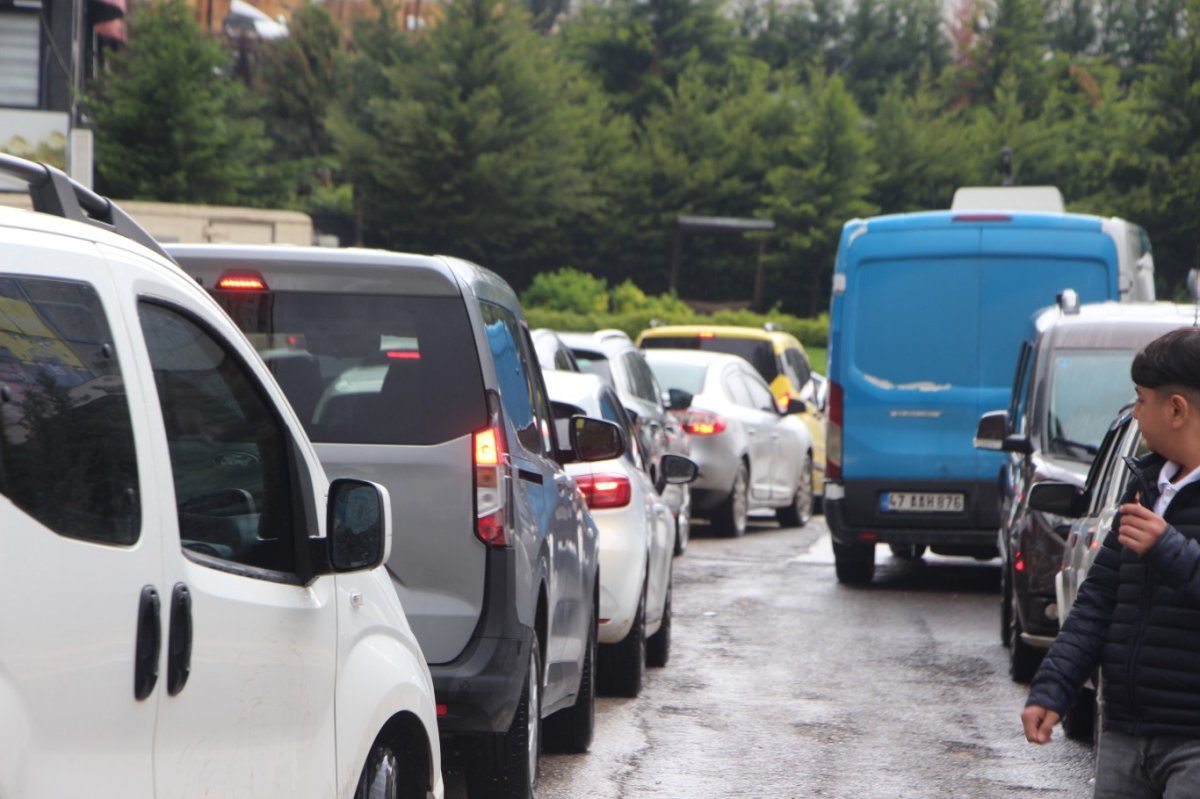 Mardin’de sağanak yağış etkisini sürdürüyor: Dereler taştı, yollar göle döndü