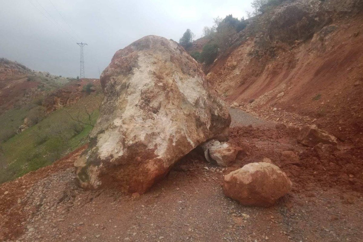 Siirt’te sel ve heyelan sonrası kapanan 70 köy yolu ulaşıma açıldı