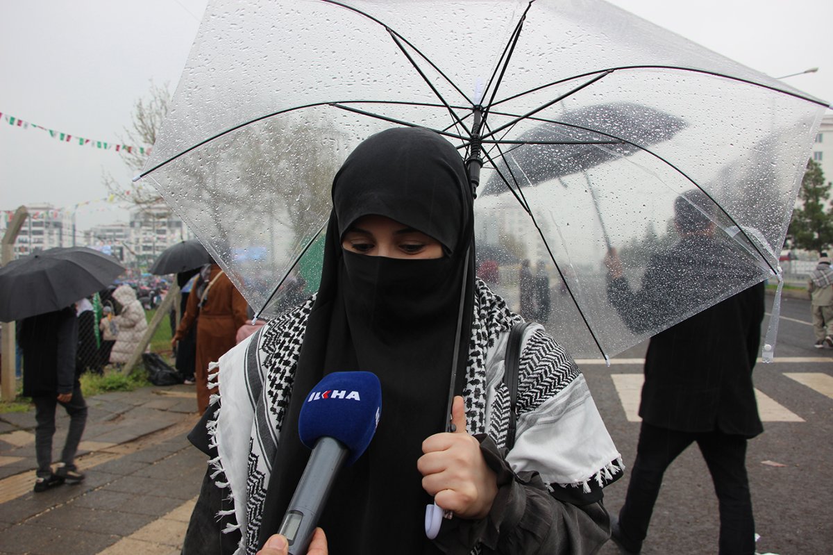 Mevlid-i Nebi etkinliğine farklı şehirlerden katılan vatandaşlar duygularını paylaştı