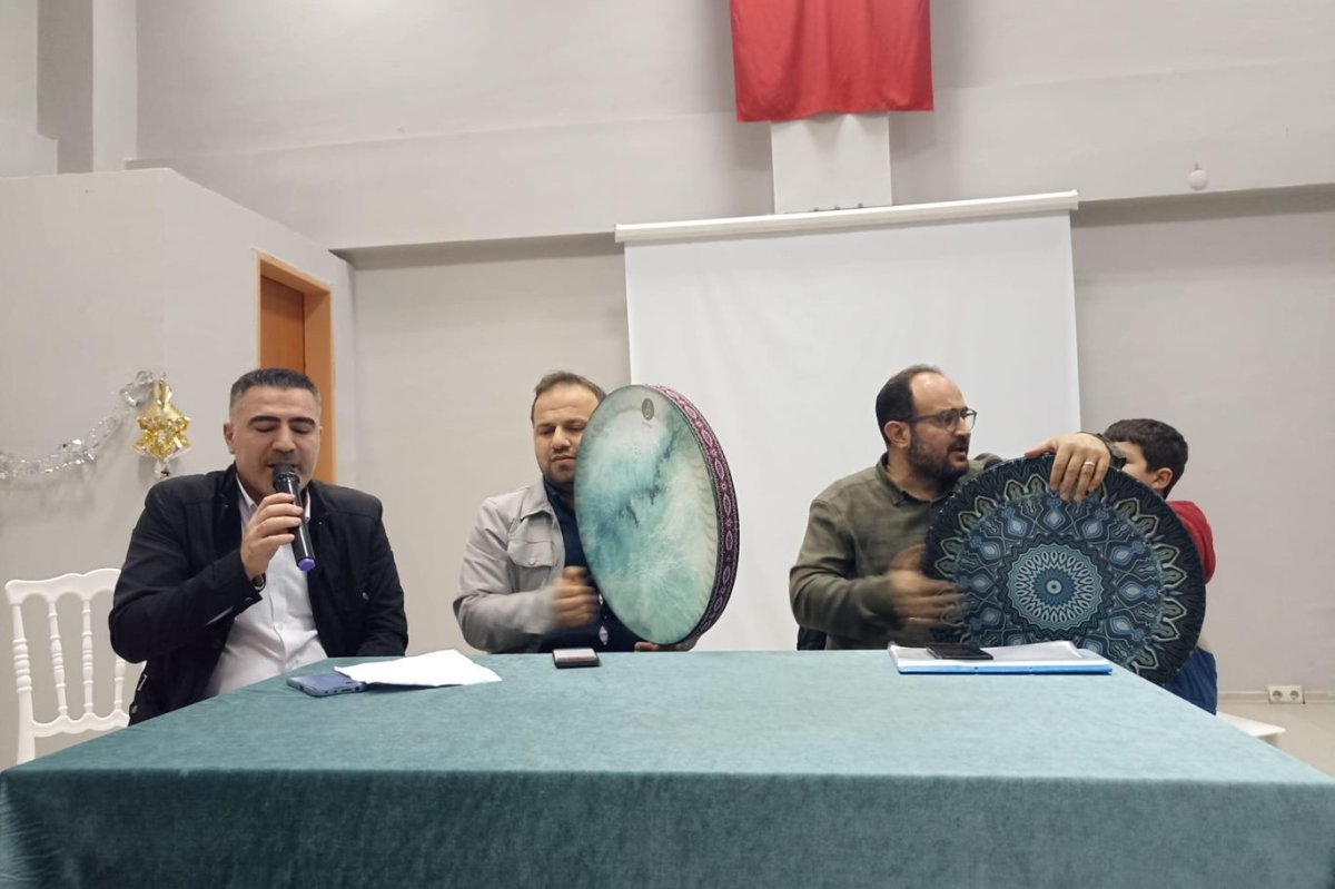 Engelli bireyler ilahi dinletisinde gözyaşlarına hakim olamadı