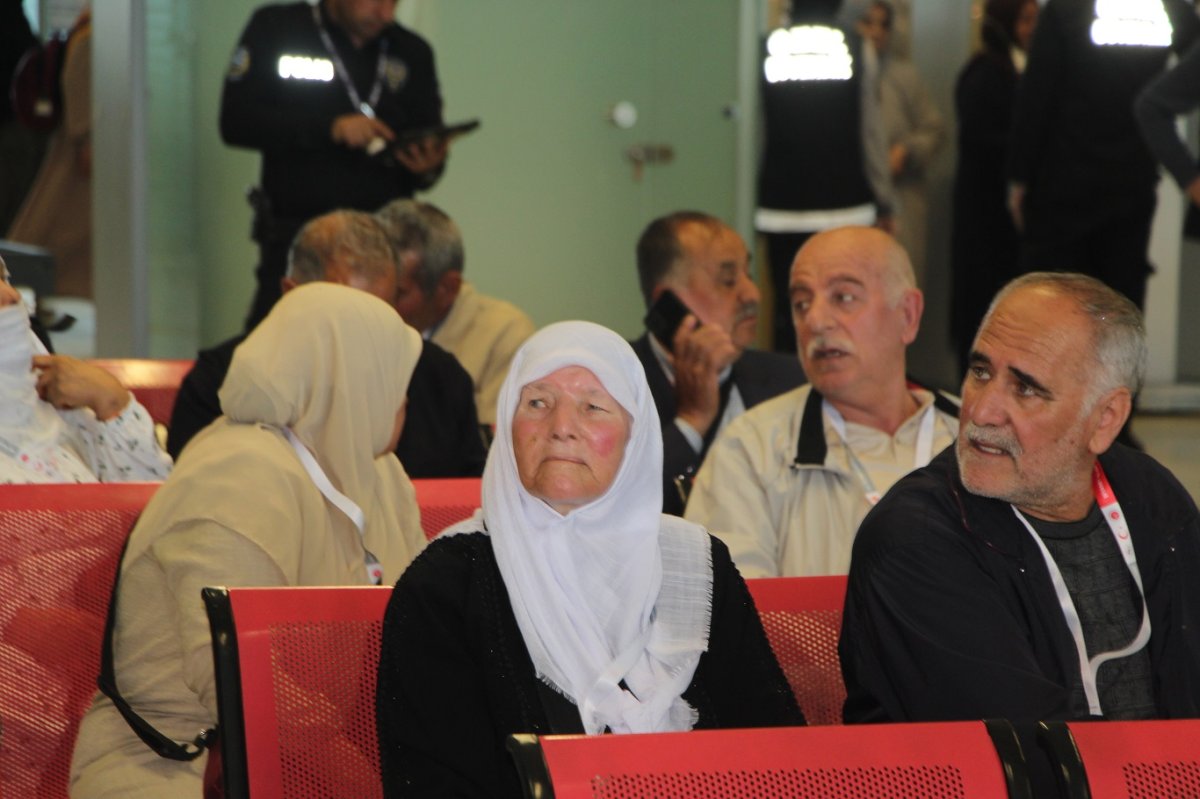 Yıllardır kutsal toprakların hasretini çeken 194 hacı adayı Mardin’den yola çıktı