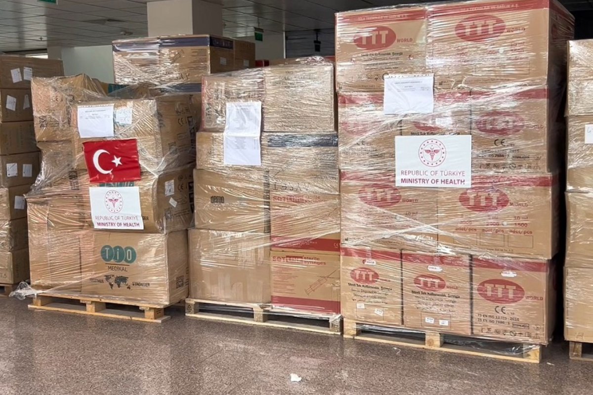 Van’dan İran’a 6 tır tıbbi yardım daha gönderildi