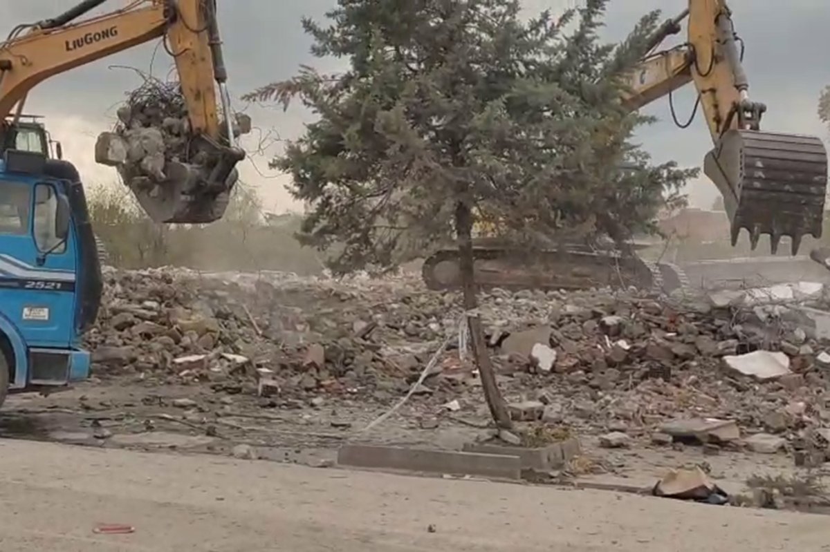 Küçük Sanayi Sitesi'nde dönüşüm süreci yıkımla devam ediyor