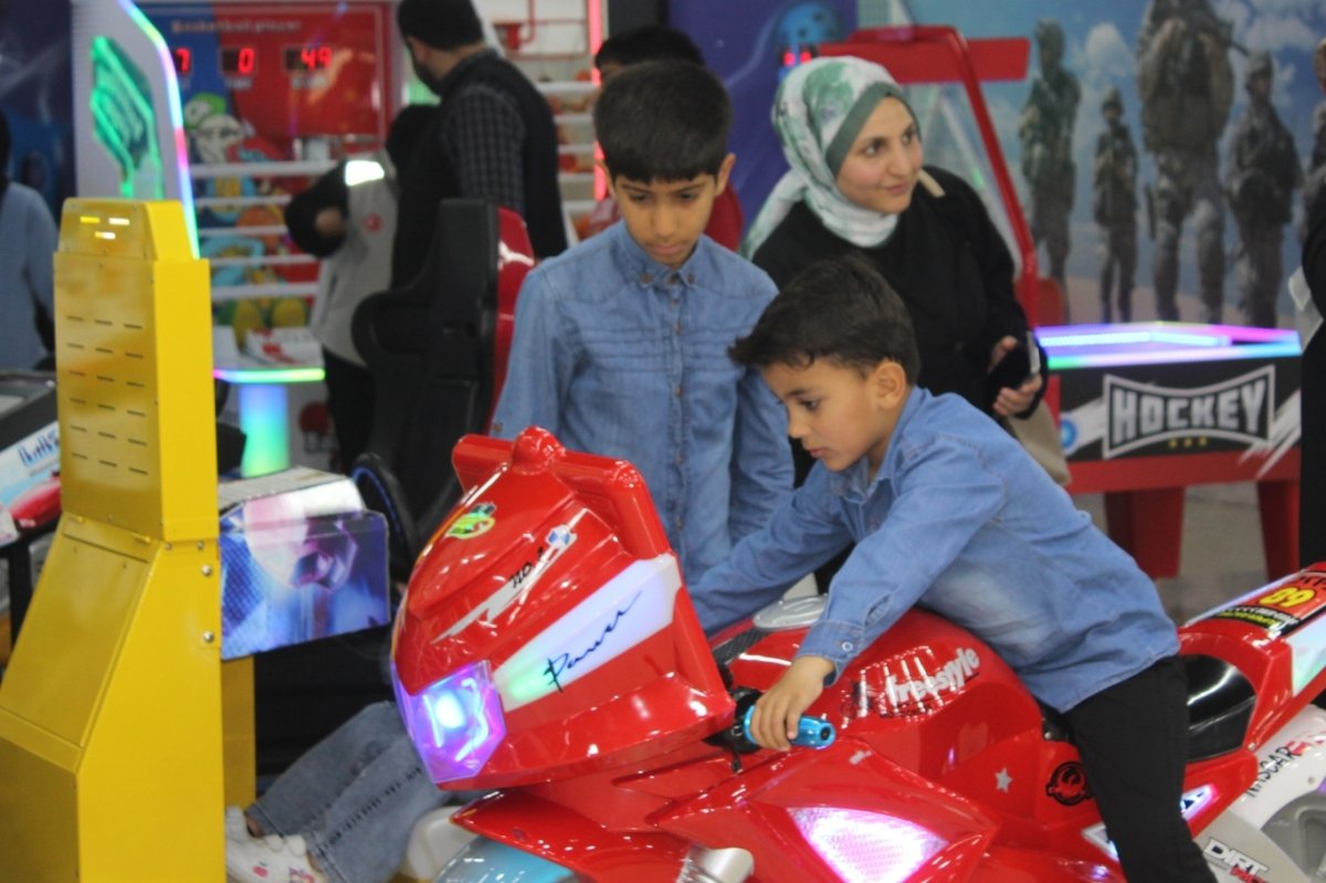 Mersin’de yetim çocuklara moral etkinliği