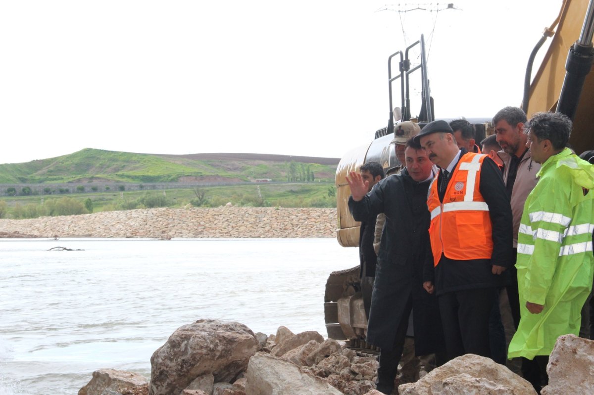 Batman Güney Çevre Yolu'nda obruk sonrası onarım süreci başladı