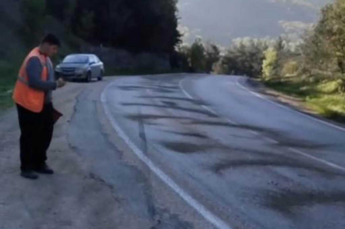 Bursa-Orhaneli yolunda tehlike oluşturan mazot temizlendi