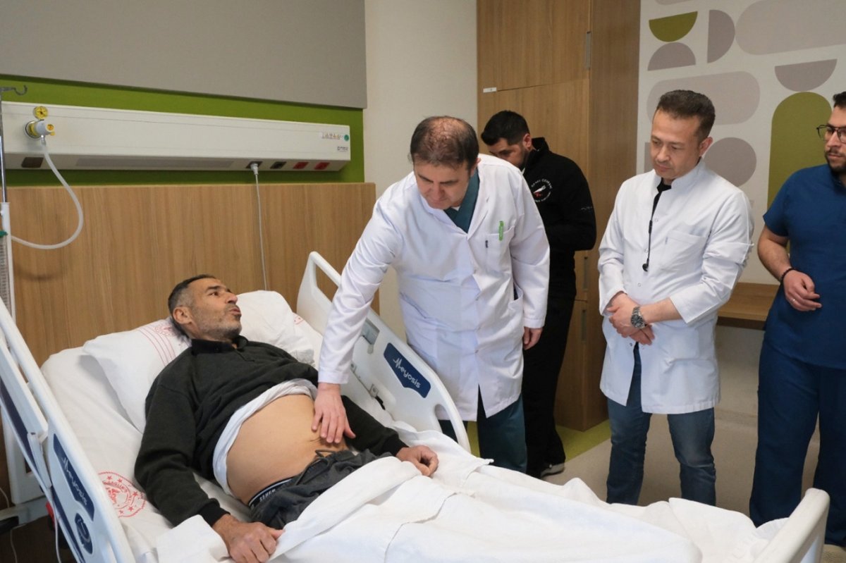 Gaziantep'te bir hastadan 8,5 kiloluk böbrek çıkarıldı