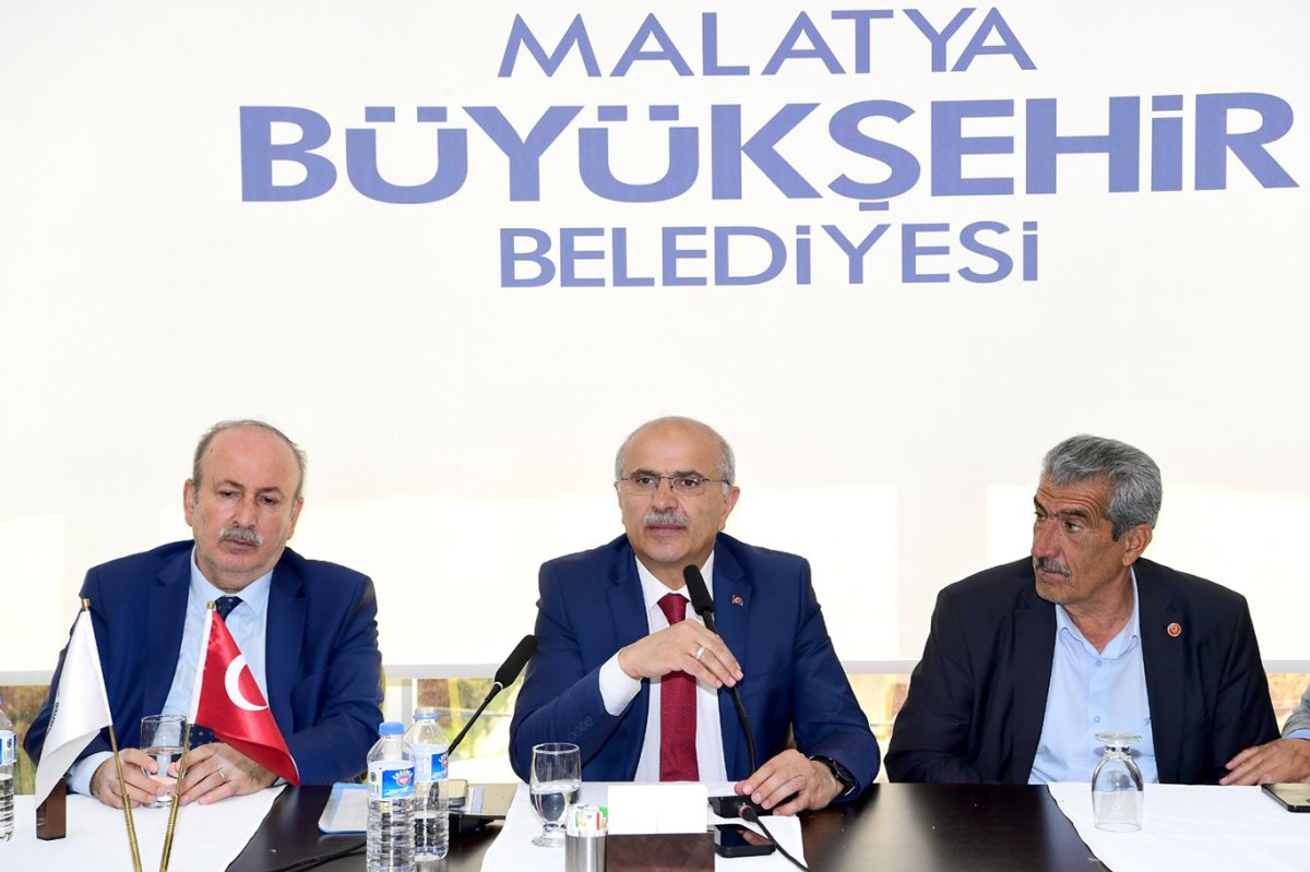 Malatya Büyükşehir Belediye Başkanı Er muhtarlarla bir araya geldi