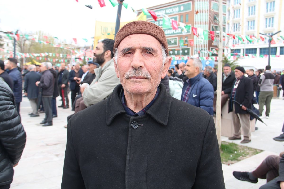 Van’da Mevlid-i Nebi buluşması: Peygamber sevgisi gözyaşlarına dönüştü