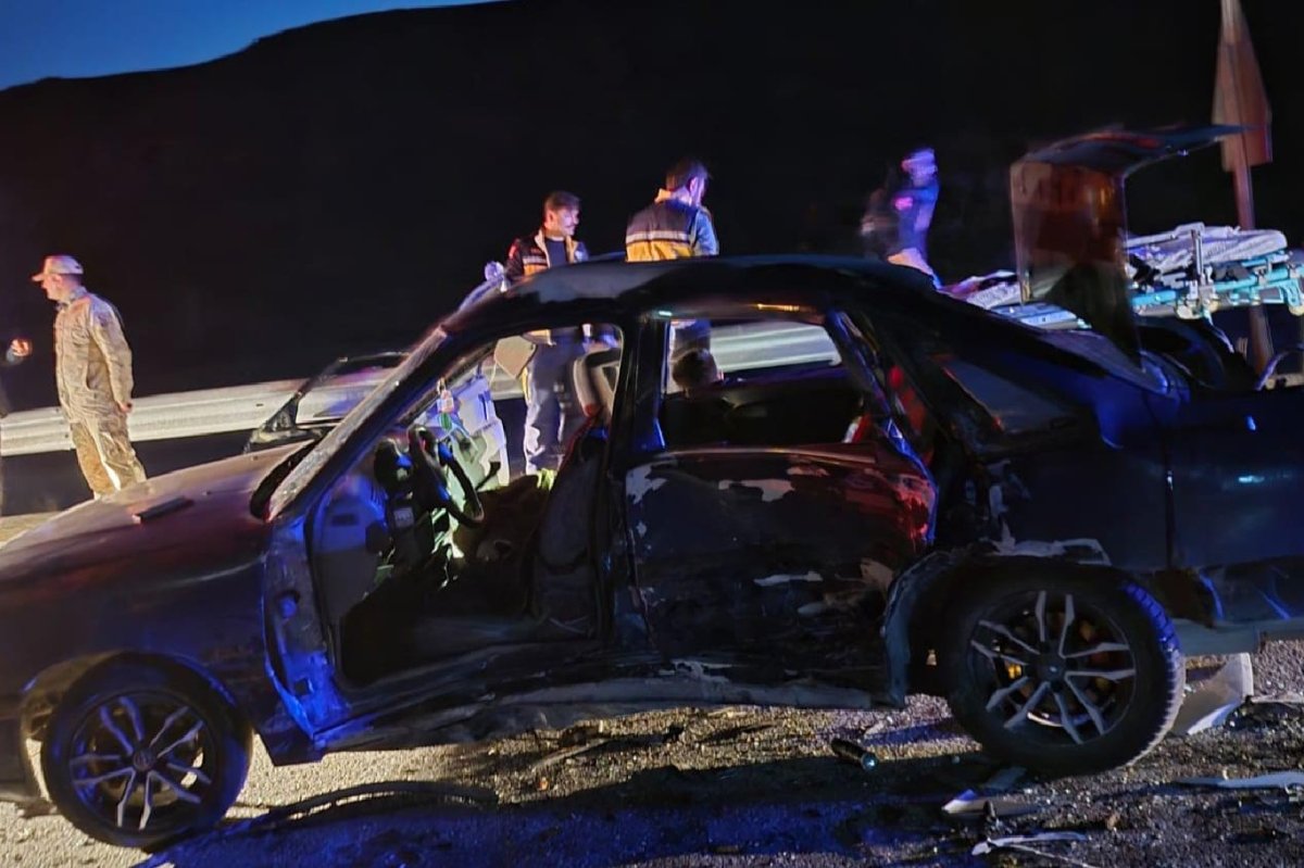 Van'da göçmenleri taşıyan otomobil kaza yaptı: 7 yaralı