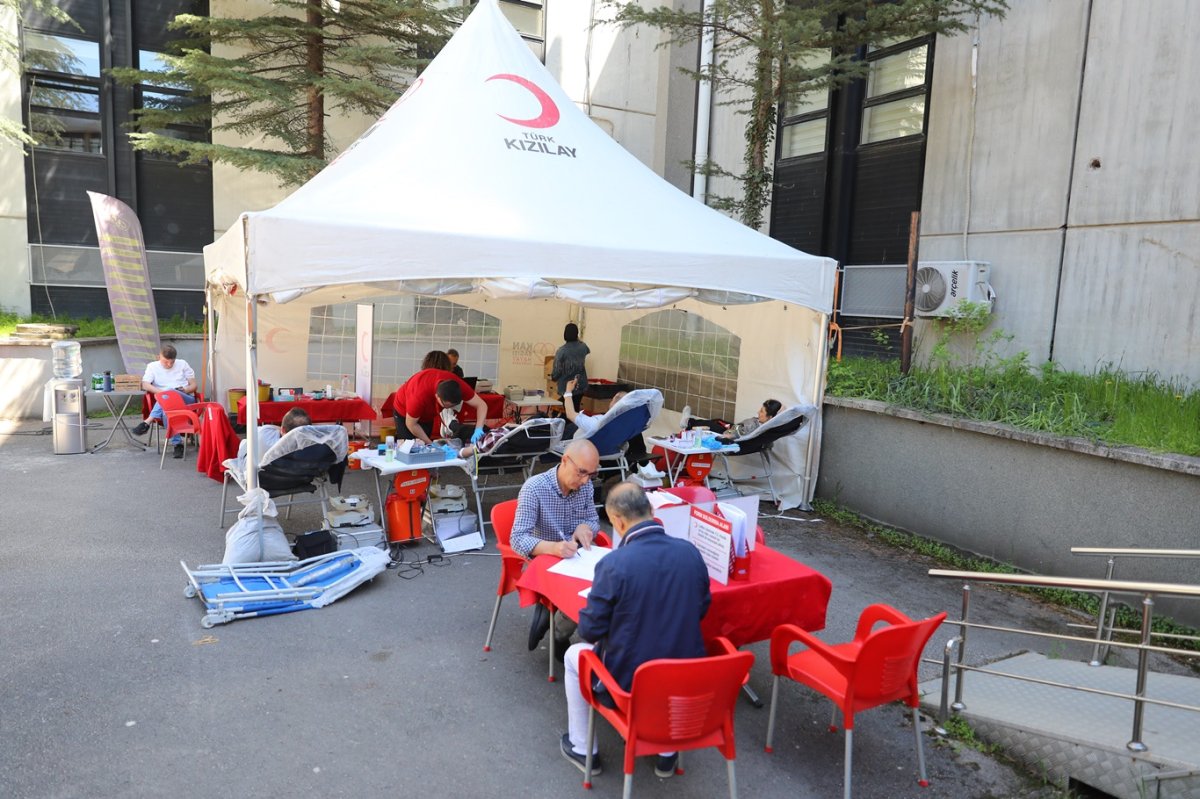 Yükseköğretim Kurulu yerleşkesinde kan bağışı