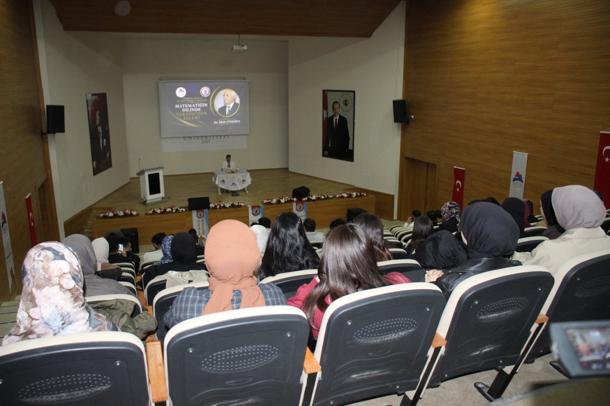 AİÇÜ’de "Matematiğin Dilinde Yaratıcının İzleri" konferansı gerçekleştirildi