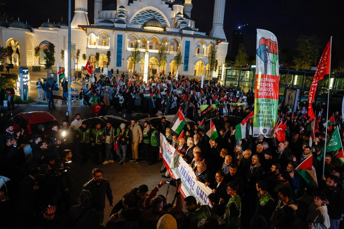 İstanbul'da Sumud Filosu'na destek yürüyüşü