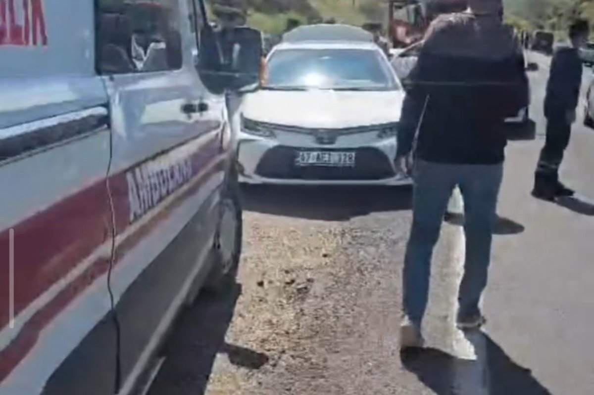 Mardin'de 5 araç zincirleme kazaya karıştı: 4 yaralı