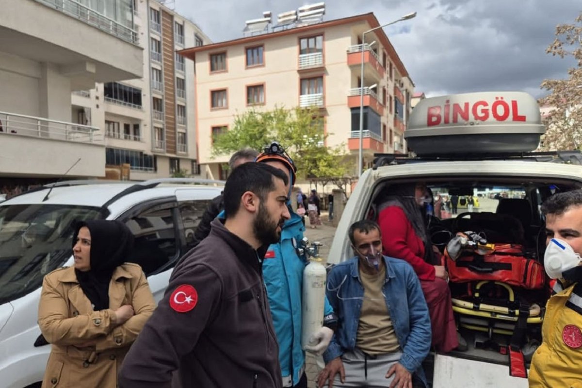 Bingöl’de korkutan ev yangını: 8 yaralı
