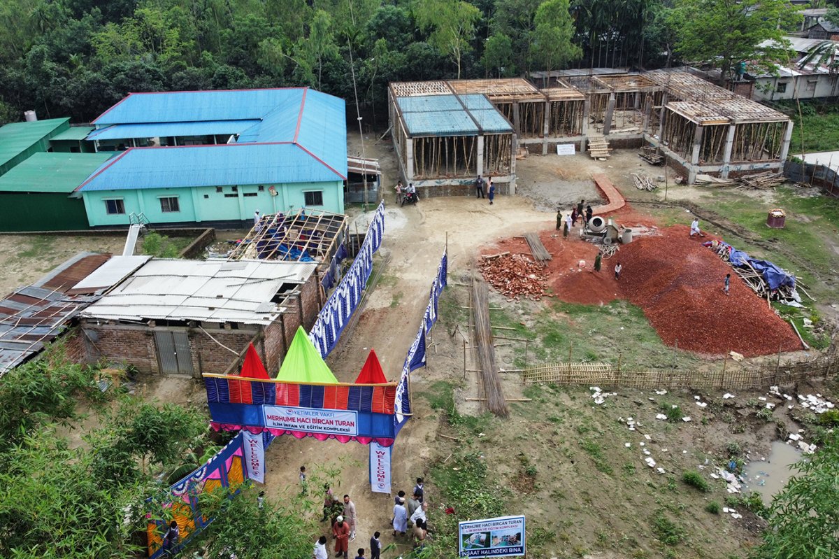 Yetimler Vakfı Genel Başkanı Karavil'den, Bangladeş'te yetimlere ziyaret