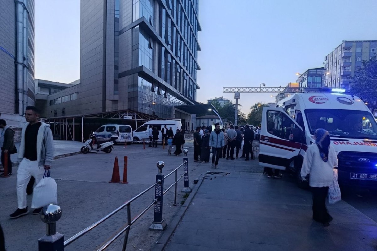 Diyarbakır'da otel inşaatında yangın: 6 kişi dumandan etkilendi