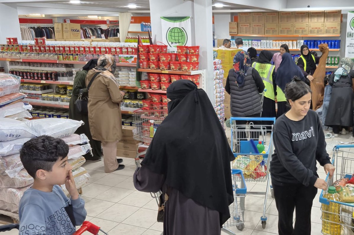 Şanlıurfa’da Umut Kervanı sosyal market ile yüzlerce aileye yardımda bulunuyor