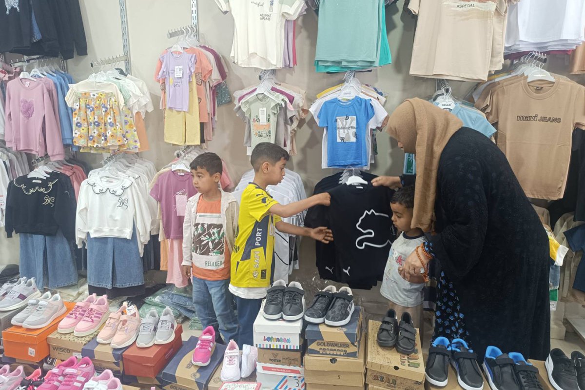 Umut Kervanı'ndan Viranşehir’de yetim çocuklara giyim yardımı