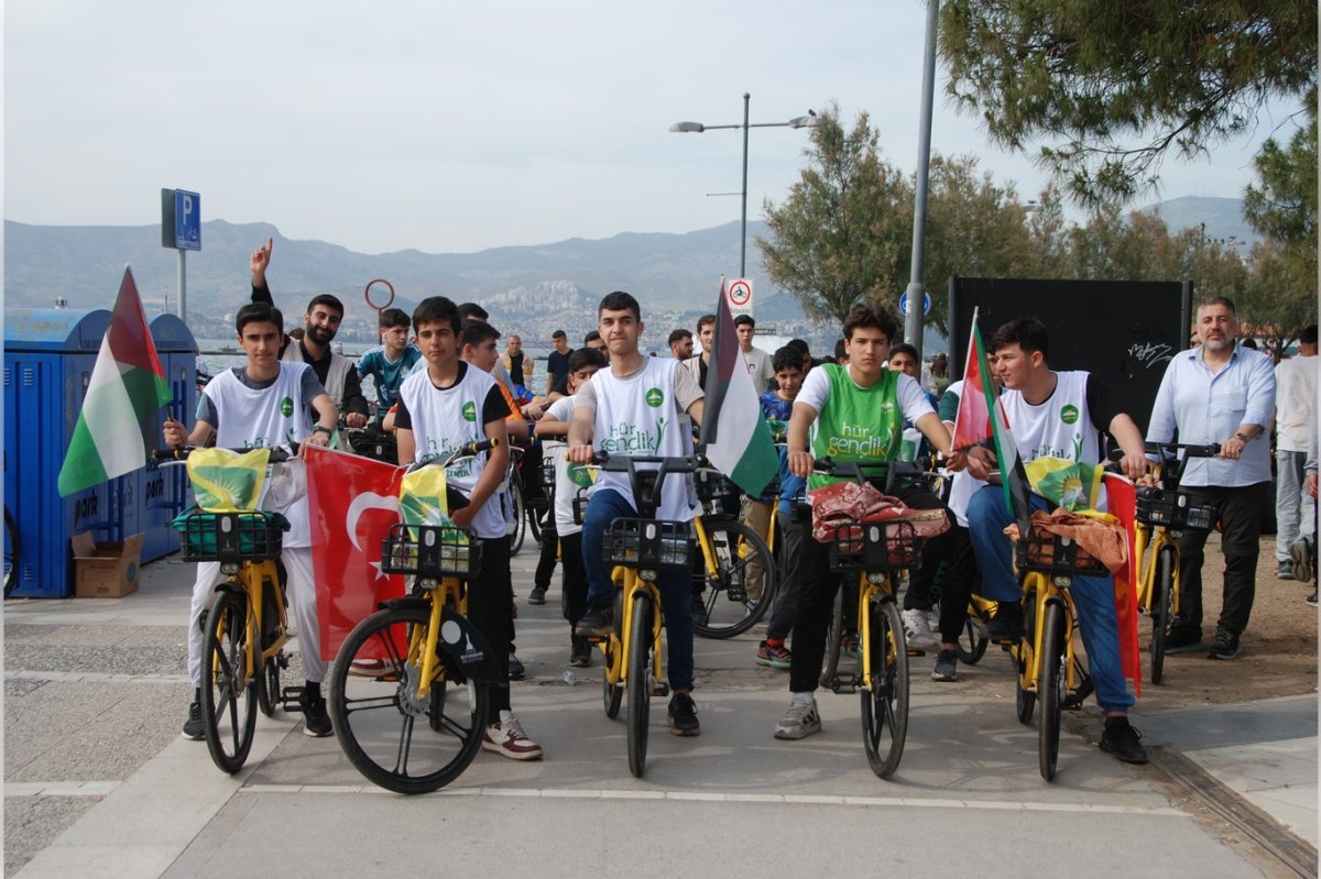 İzmir’de gençler bisiklet turunda buluştu
