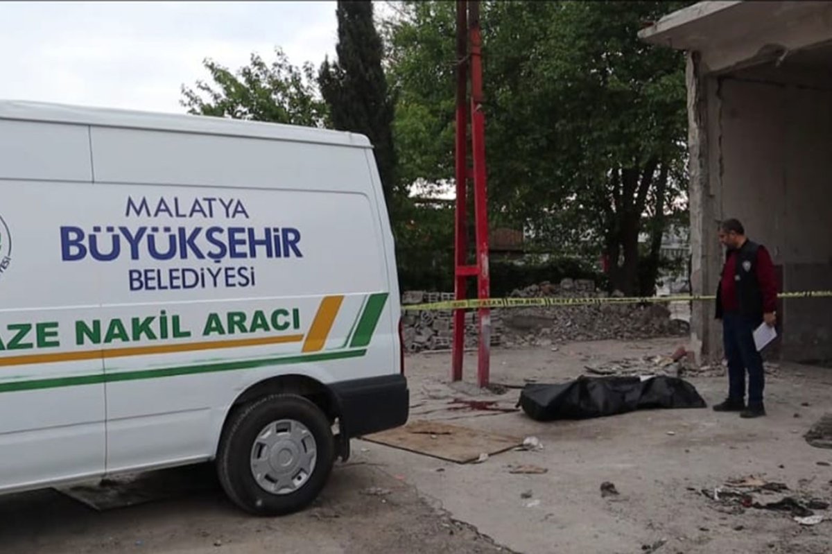 Malatya'da elektrik direğinden düşen şahıs hayatını kaybetti