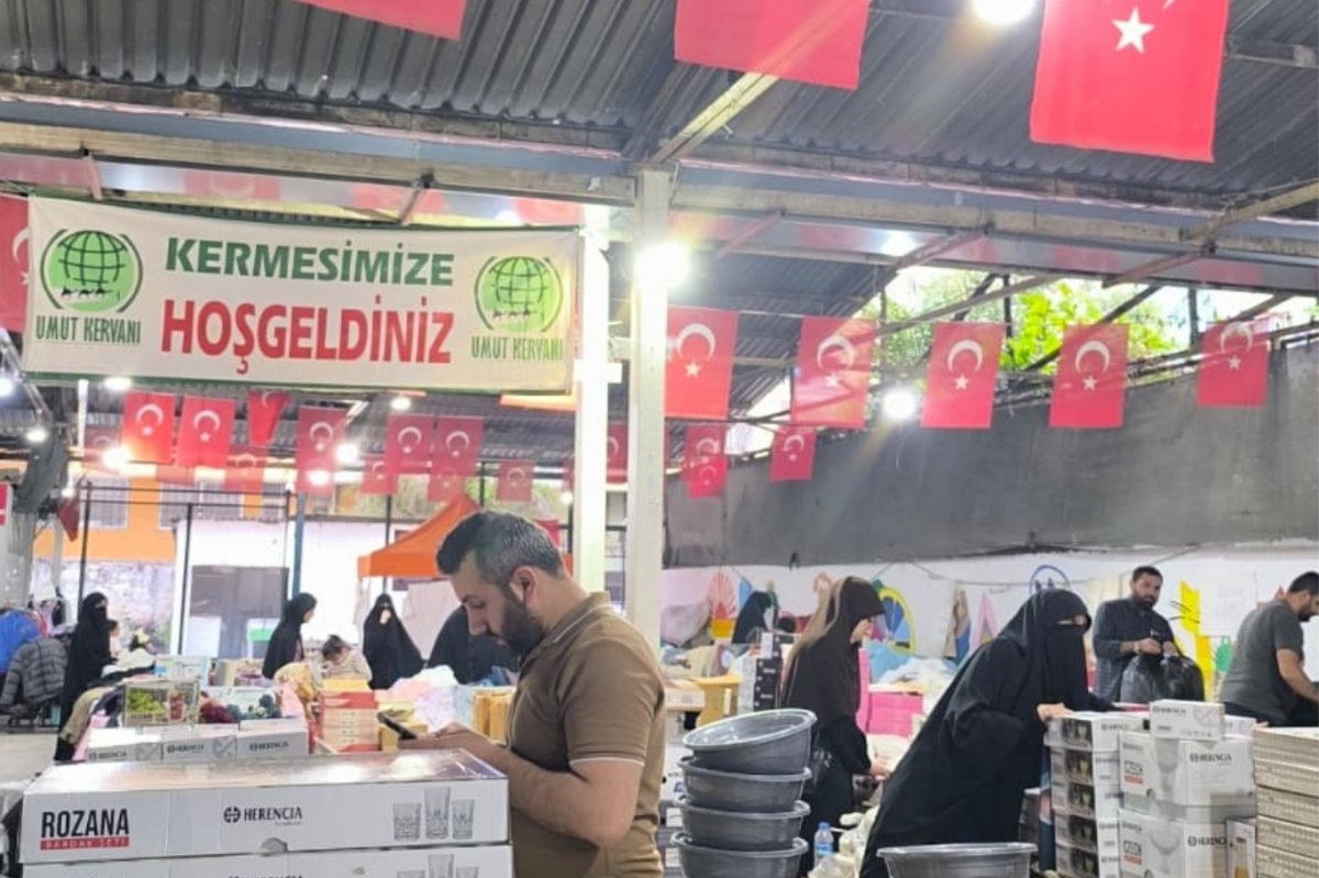 Mersin Umut Kervanı'nın yetimler yararına düzenlediği kermese yoğun ilgi