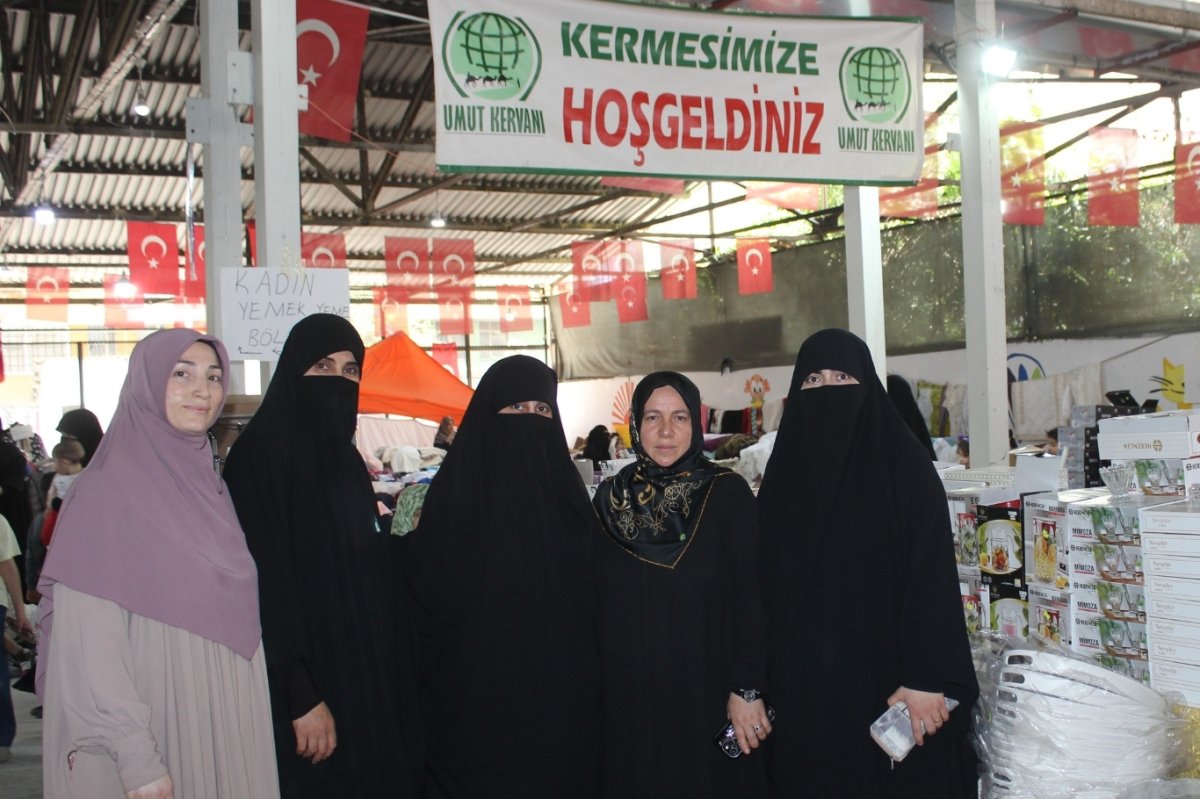 HÜDA PAR Mersin Kadın Kolları'ndan yetimler yararına düzenlenen kermese ziyaret