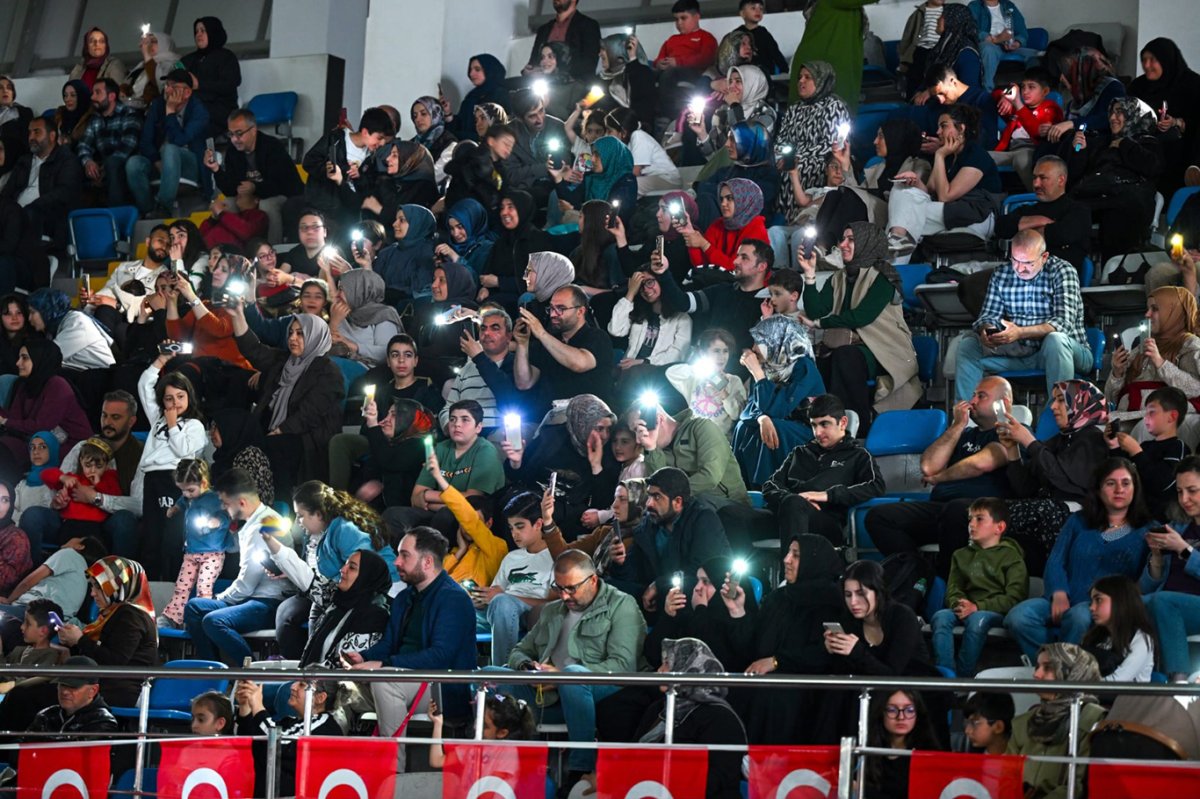 Malatya'da annelerin buluştuğu gecede duygu dolu anlar yaşandı