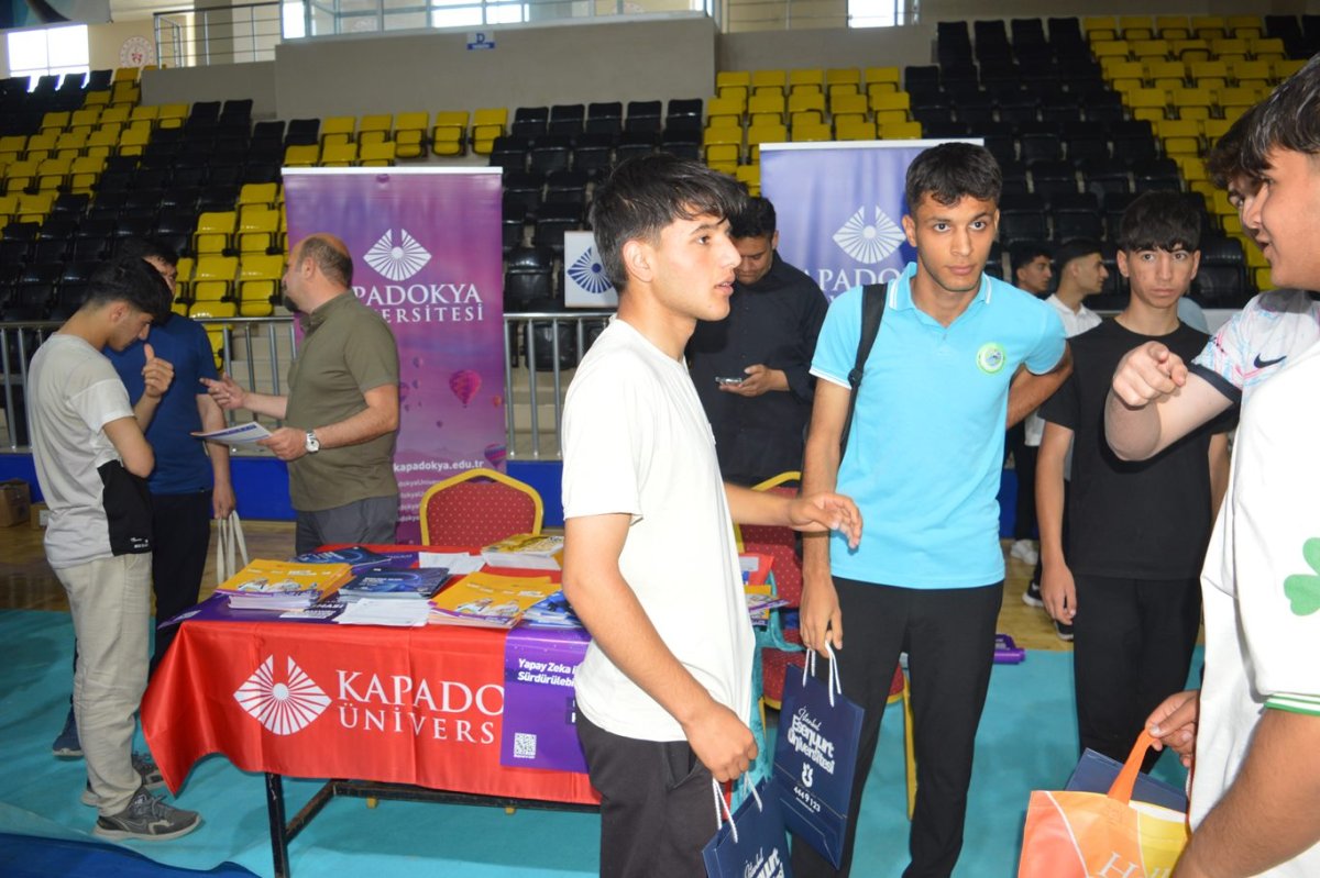 Siirt’te kariyer heyecanı: Öğrenciler hedeflerini anlattı