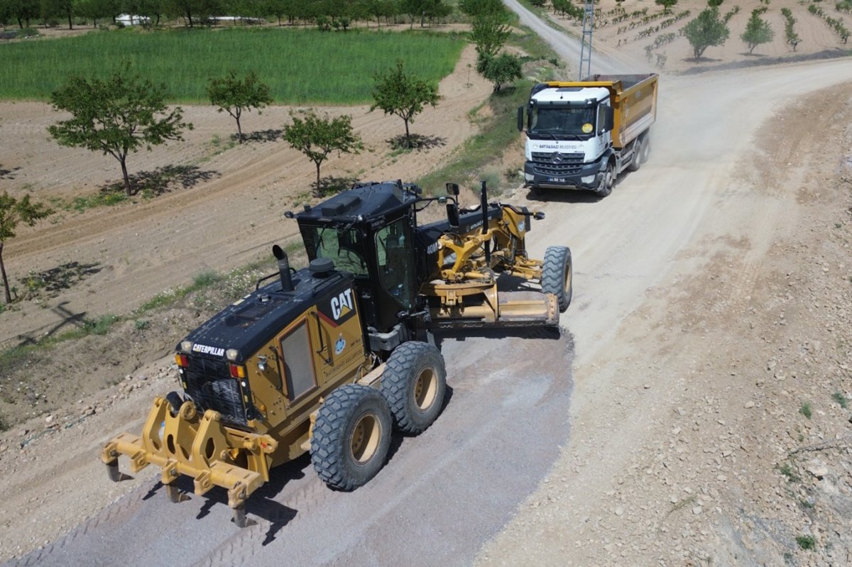 Malatya'da yol düzenleme çalışmaları devam ediyor