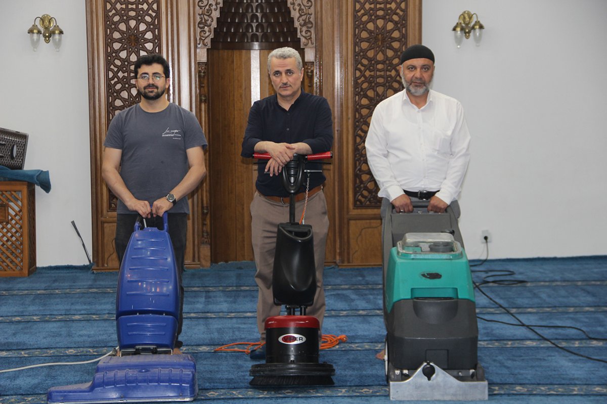 Cizre’de camiler "gönüllü imamlarla" temizleniyor