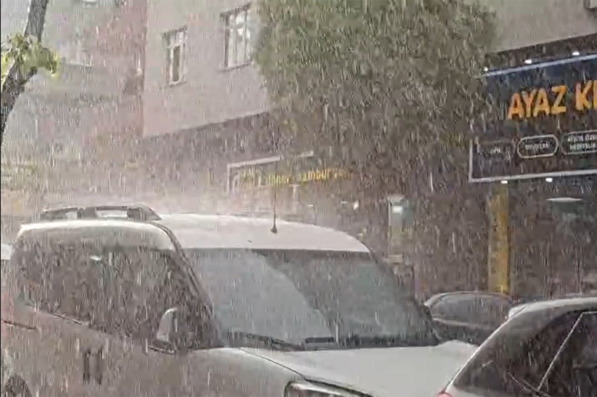 İstanbul'da sağanak ve dolu yağışı etkili oldu