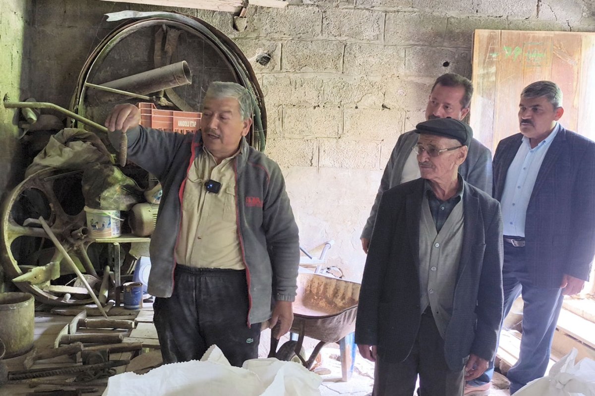 Emekli imamdan asırlık değirmene vefa nöbeti