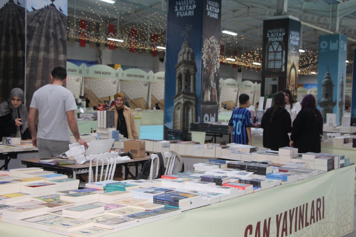 Prof. Dr. Ağırakça: Gençlere teknolojik aletlerden bir süre uzaklaşıp daha fazla kitap okumalarını tavsiye ediyorum