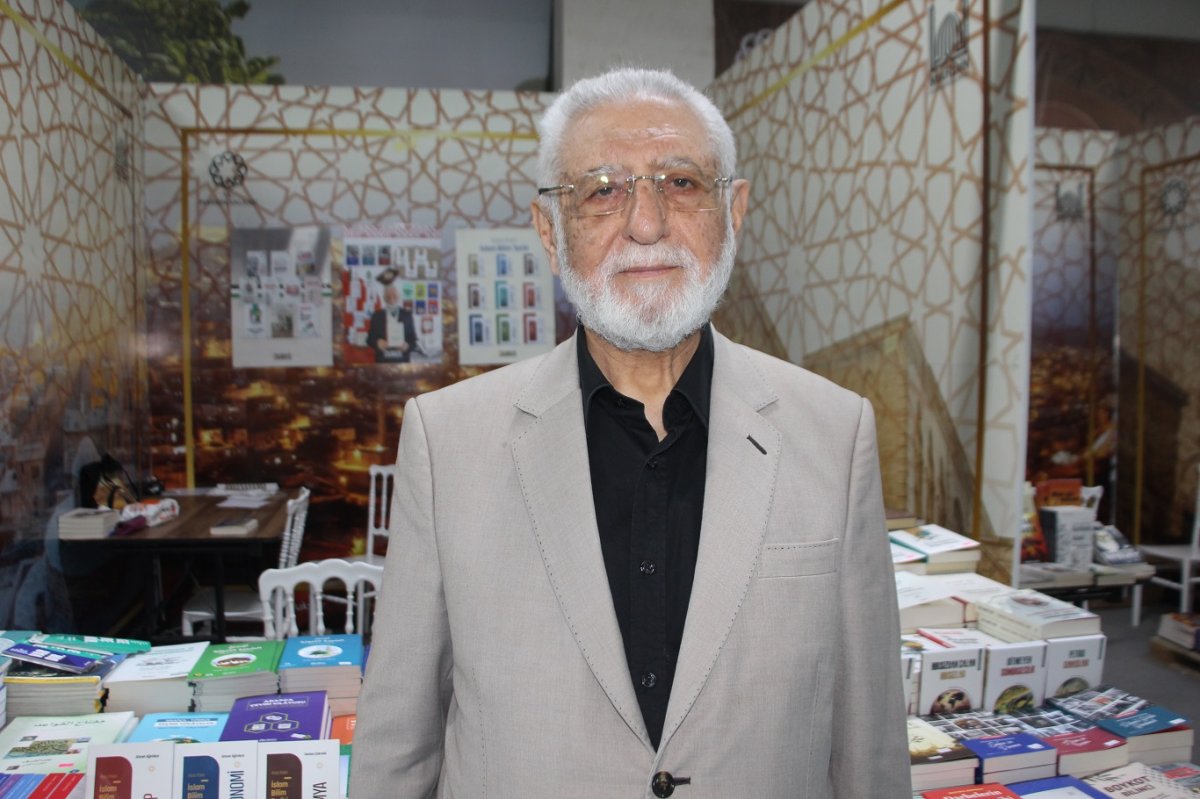 Prof. Dr. Ağırakça: Gençlere teknolojik aletlerden bir süre uzaklaşıp daha fazla kitap okumalarını tavsiye ediyorum
